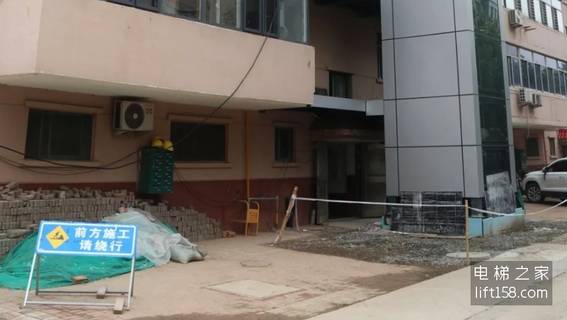 老旧居民楼加装电梯_电梯之家.jpg