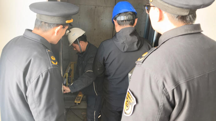 上海多个小区同一品牌新电梯故障频繁，...