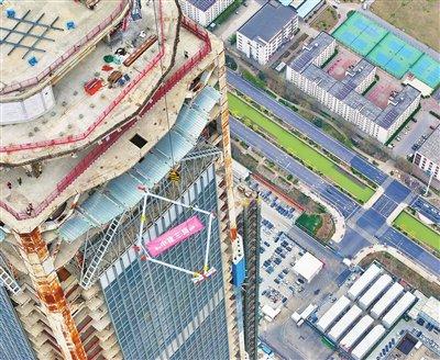 117主塔楼塔冠主体开建