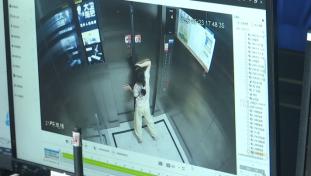 孩子被困电梯求救几十次无果!律师:物业公司不能因“辞退员工”免责